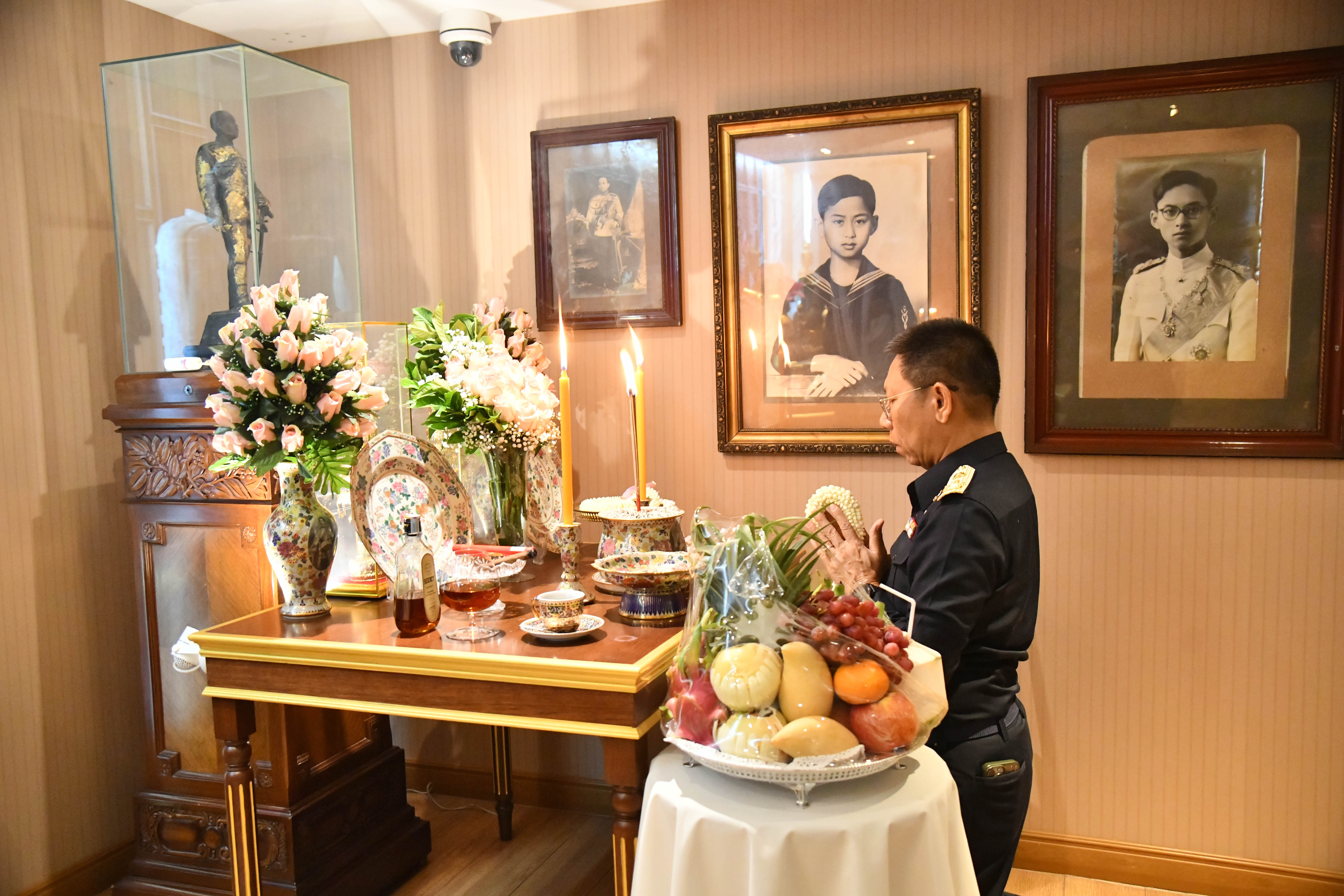 อธิบดีกรมธนารักษ์ พร้อมผู้บริหารกรมธนารักษ์ สักการะสิ่งศักดิ์สิทธิ์ประจำกรมธนารักษ์ เนื่องในโอกาสวันคล้ายวันสถาปนากรมธนารักษ์ ครบ 93 ปี