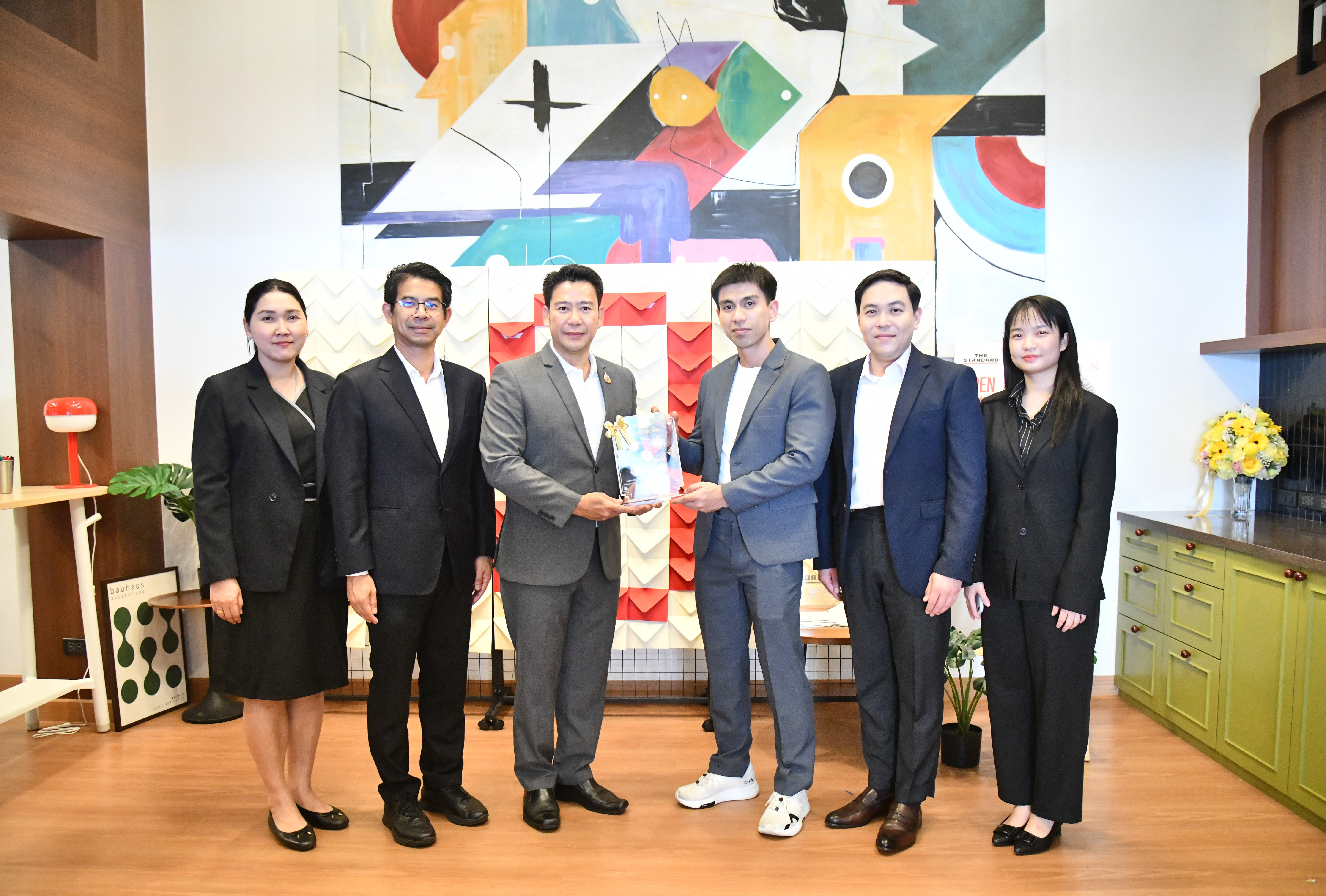 กรมธนารักษ์ ร่วมแสดงความยินดี สำนักข่าว THE STANDARD ครบรอบ 9 ปี