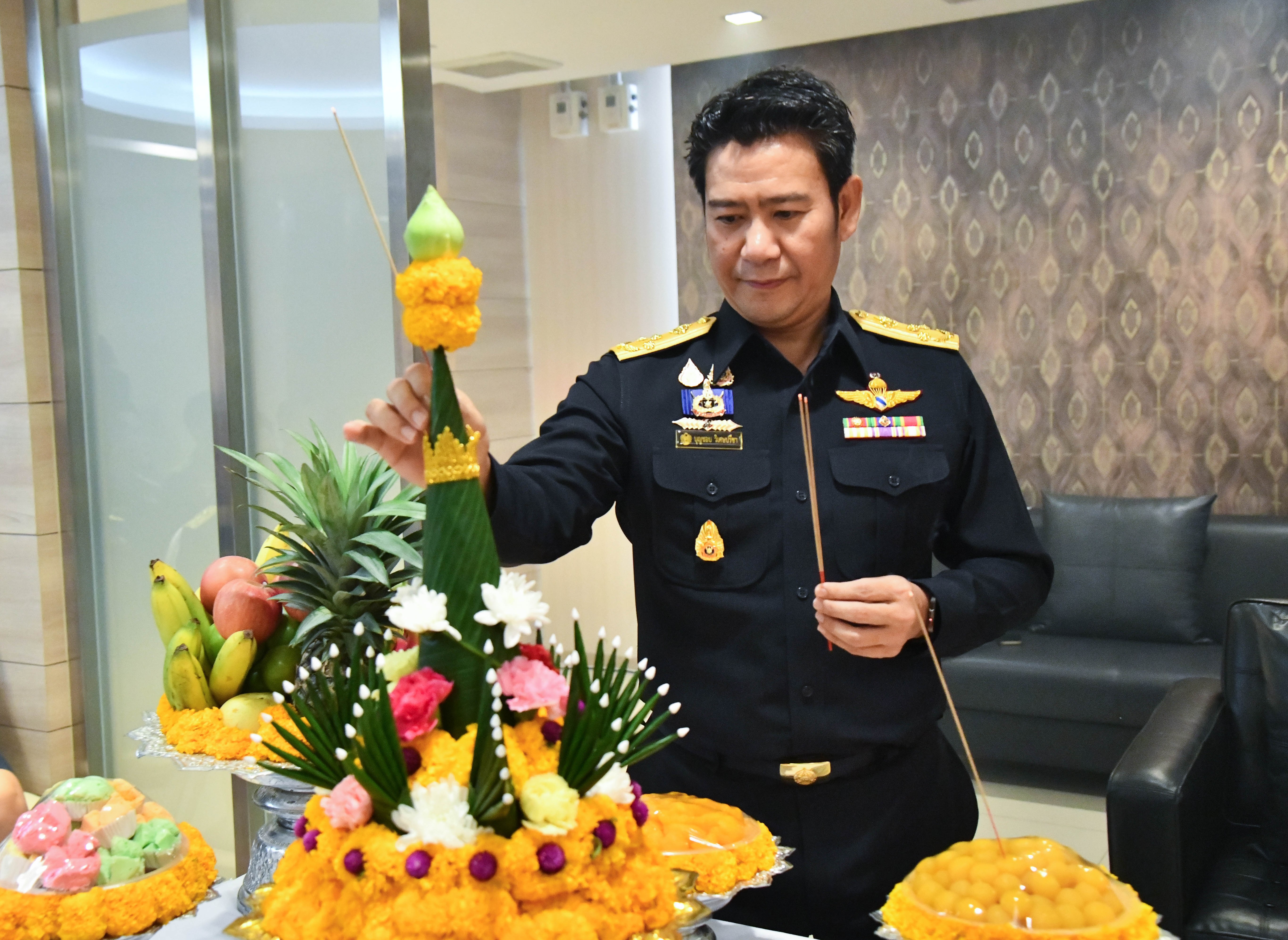 อธิบดีกรมธนารักษ์ พร้อมผู้บริหารกรมธนารักษ์ สักการะสิ่งศักดิ์สิทธิ์ประจำกรมธนารักษ์ เนื่องในโอกาสวันคล้ายวันสถาปนากรมธนารักษ์ ครบ 93 ปี