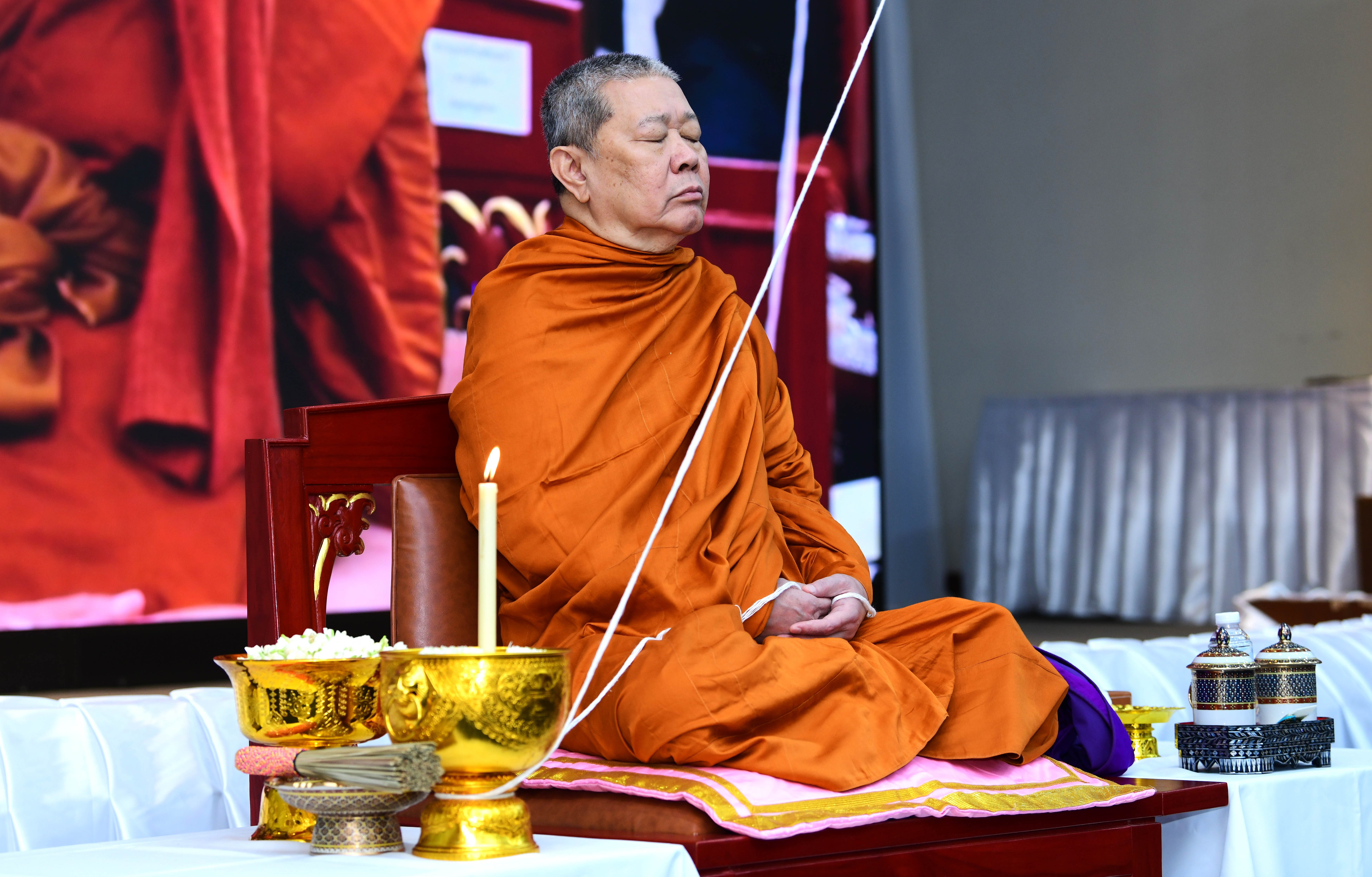 อธิบดีกรมธนารักษ์ พร้อมผู้บริหารกรมธนารักษ์ สักการะสิ่งศักดิ์สิทธิ์ประจำกรมธนารักษ์ เนื่องในโอกาสวันคล้ายวันสถาปนากรมธนารักษ์ ครบ 93 ปี