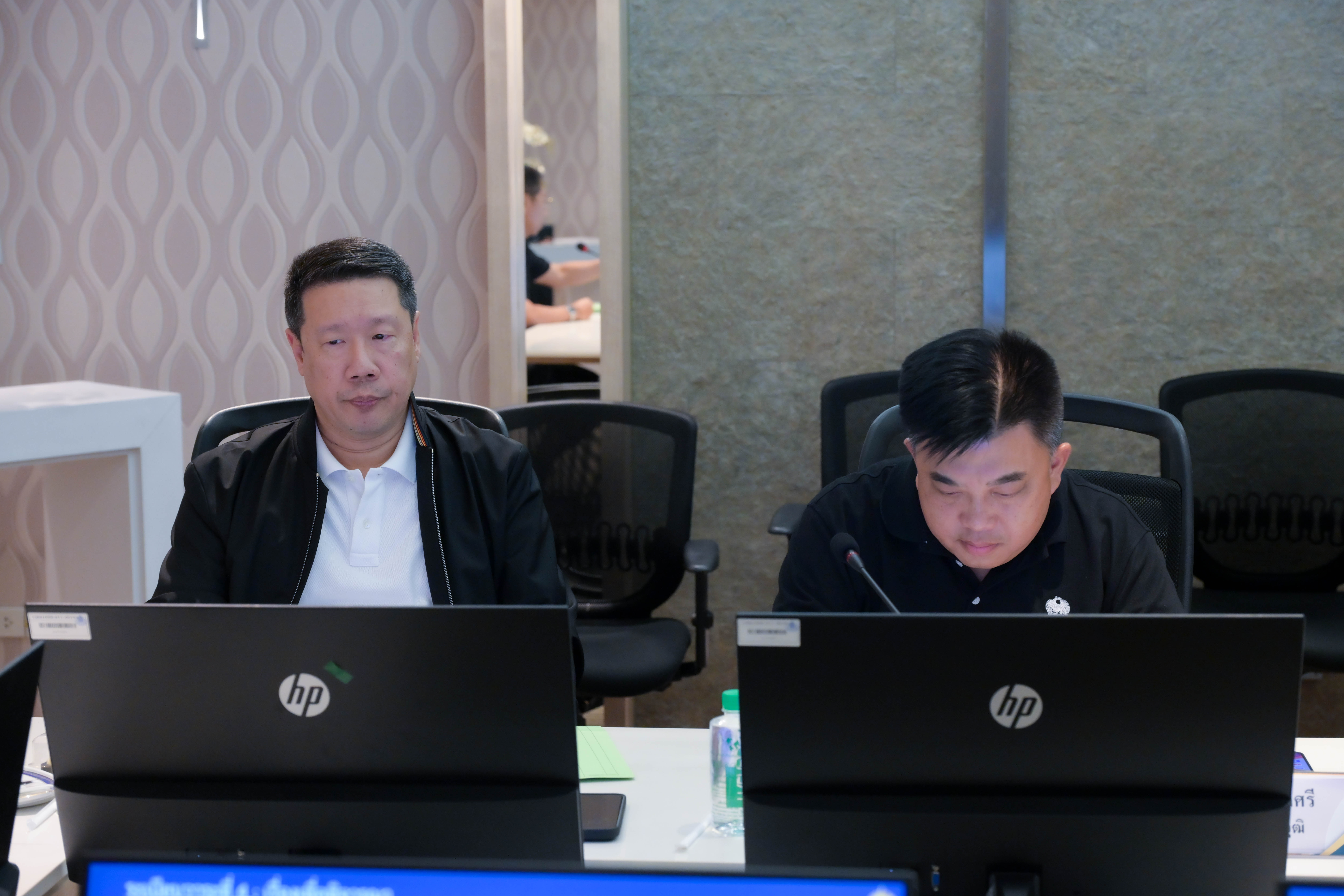 การประชุมคณะกรรมการกํากับดูแลโครงการจัดให้เช่าที่ราชพัสดุ ราย บริษัท ไทยออยล์ จํากัด (มหาชน)
