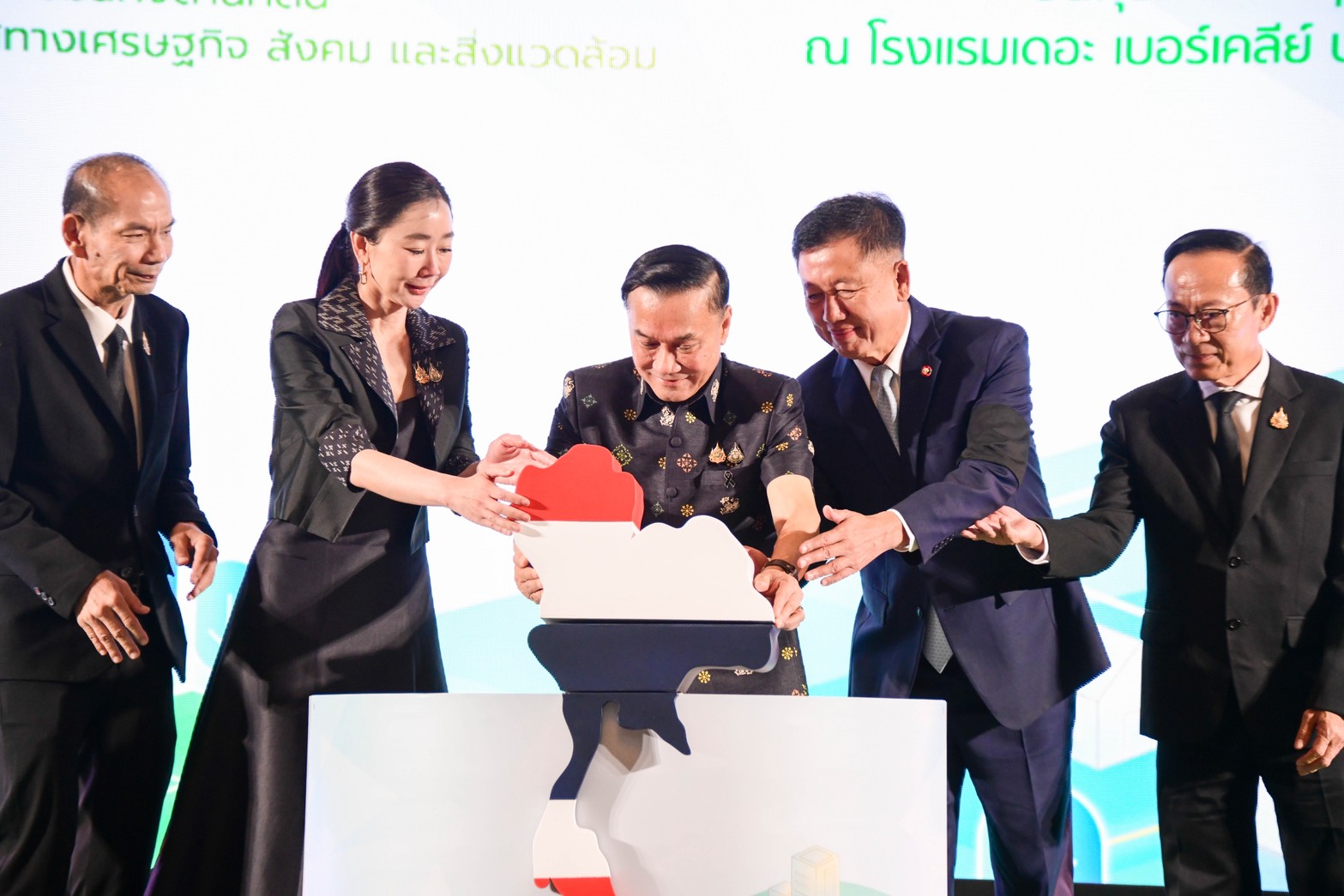 กรมธนารักษ์ร่วมพิธีมอบโล่เชิดชูเกียรติหน่วยงานที่ร่วมขับเคลื่อนภารกิจ คทช. ที่มีผลงานโดดเด่น
