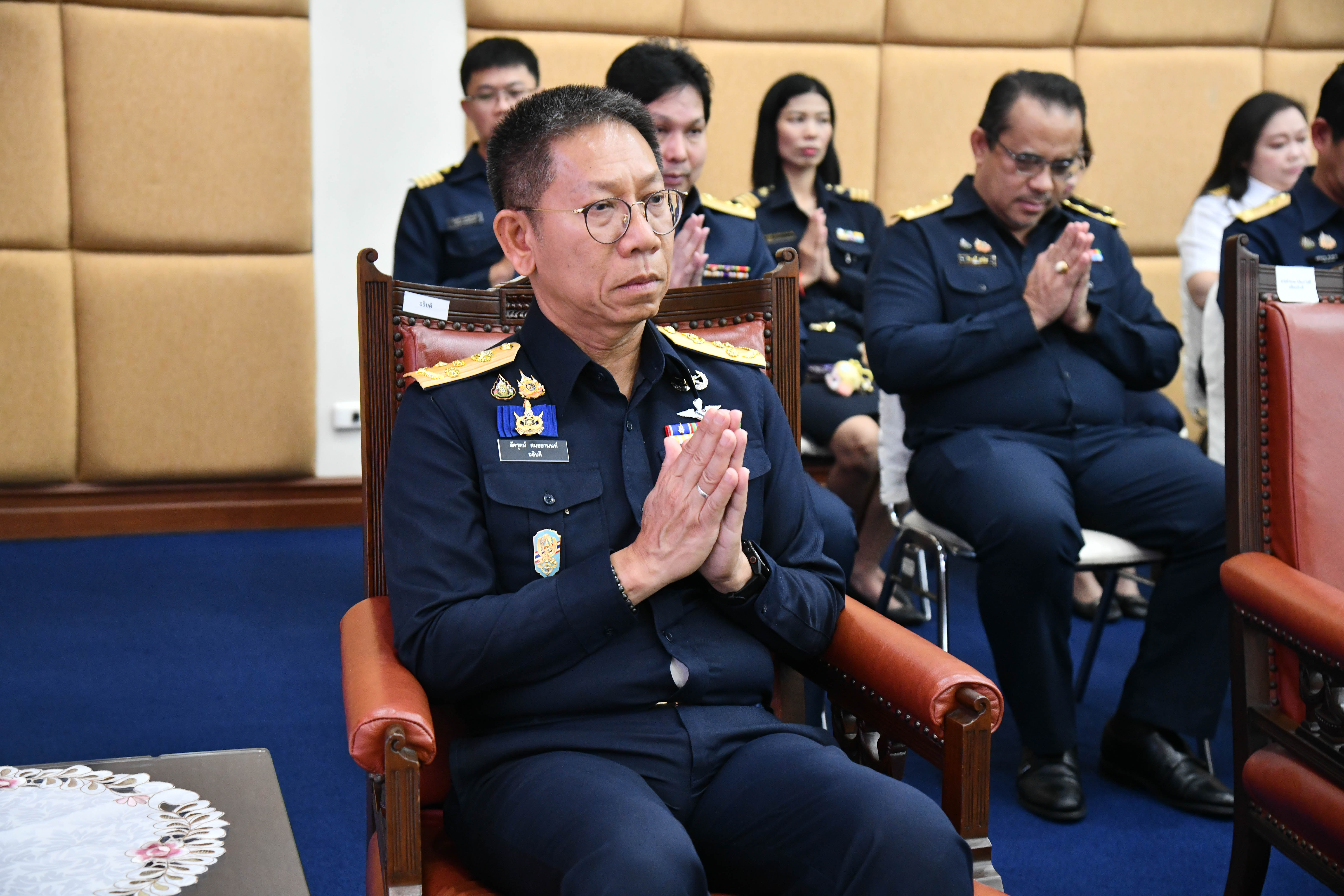 อธิบดีกรมธนารักษ์ พร้อมผู้บริหารกรมธนารักษ์ สักการะสิ่งศักดิ์สิทธิ์ประจำกรมธนารักษ์ เนื่องในโอกาสวันคล้ายวันสถาปนากรมธนารักษ์ ครบ 93 ปี