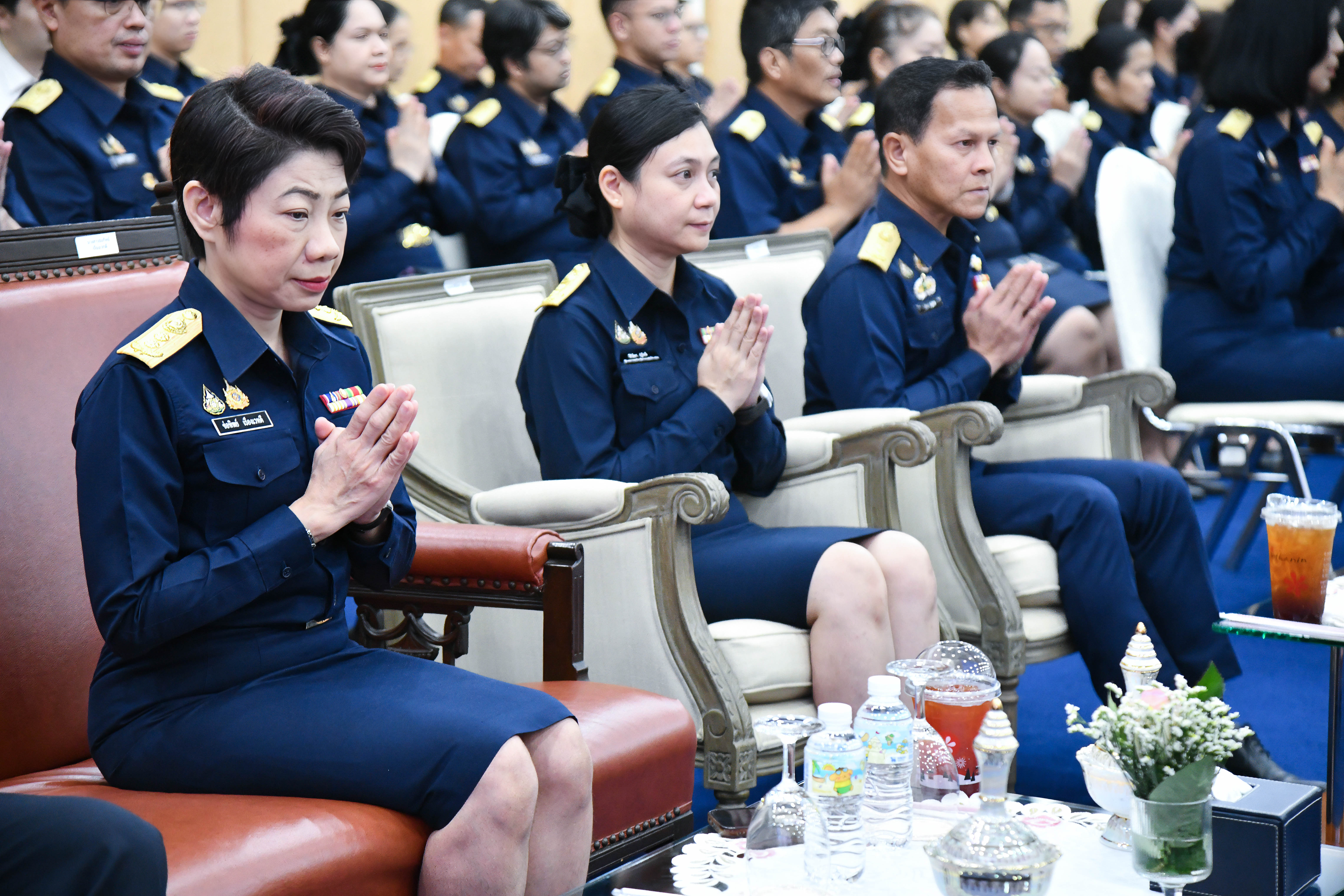 อธิบดีกรมธนารักษ์ พร้อมผู้บริหารกรมธนารักษ์ สักการะสิ่งศักดิ์สิทธิ์ประจำกรมธนารักษ์ เนื่องในโอกาสวันคล้ายวันสถาปนากรมธนารักษ์ ครบ 93 ปี