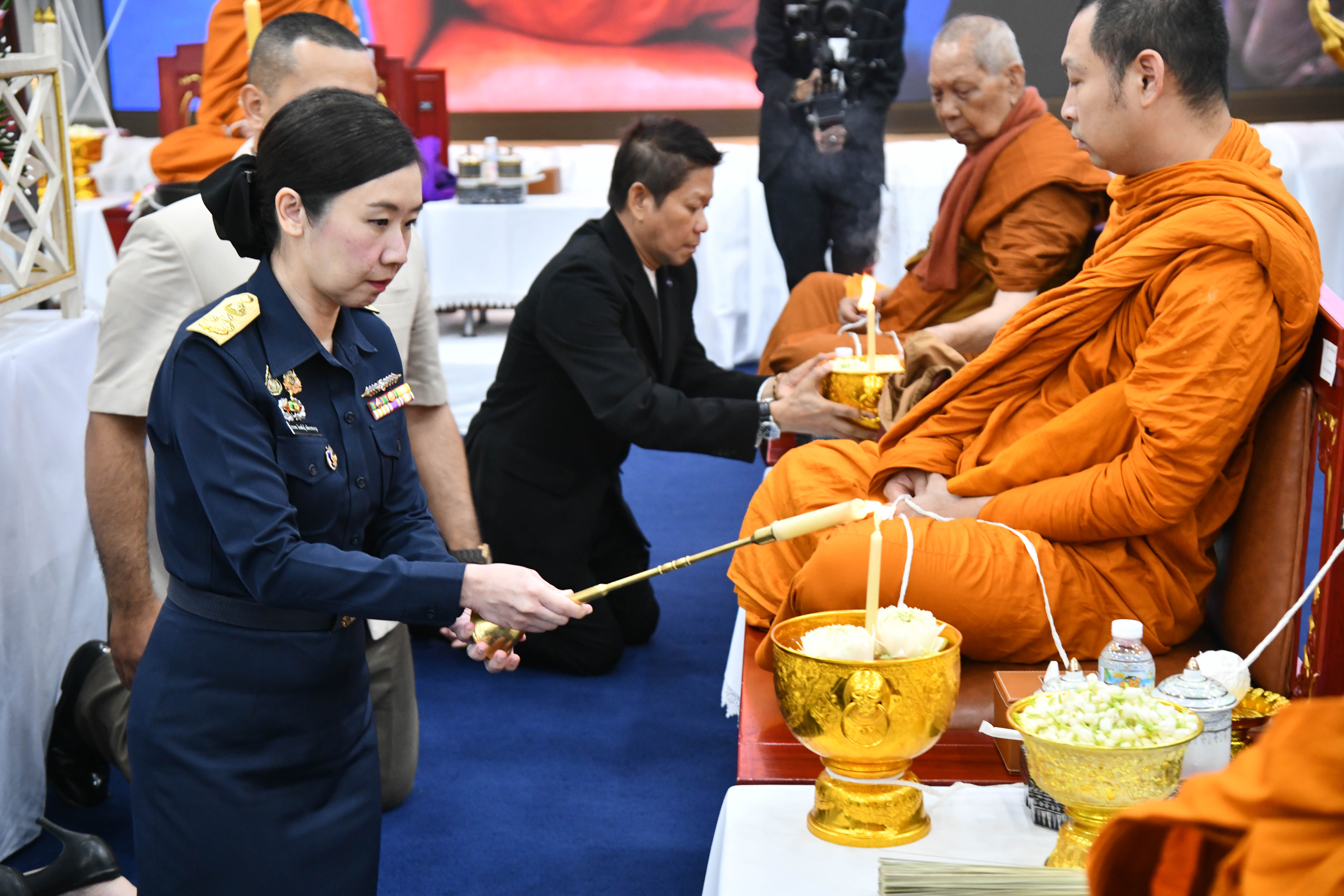 อธิบดีกรมธนารักษ์ พร้อมผู้บริหารกรมธนารักษ์ สักการะสิ่งศักดิ์สิทธิ์ประจำกรมธนารักษ์ เนื่องในโอกาสวันคล้ายวันสถาปนากรมธนารักษ์ ครบ 93 ปี