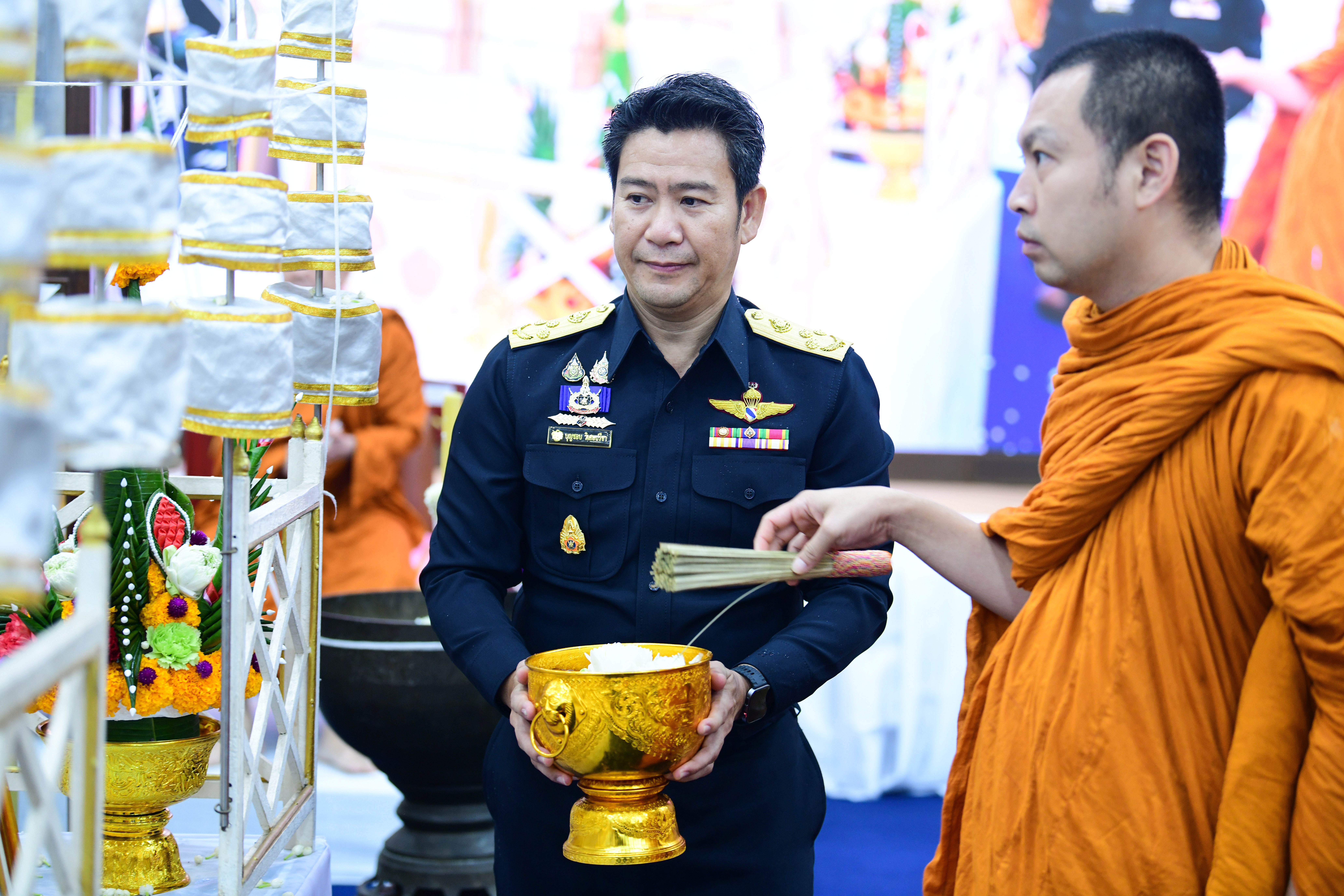 อธิบดีกรมธนารักษ์ พร้อมผู้บริหารกรมธนารักษ์ สักการะสิ่งศักดิ์สิทธิ์ประจำกรมธนารักษ์ เนื่องในโอกาสวันคล้ายวันสถาปนากรมธนารักษ์ ครบ 93 ปี