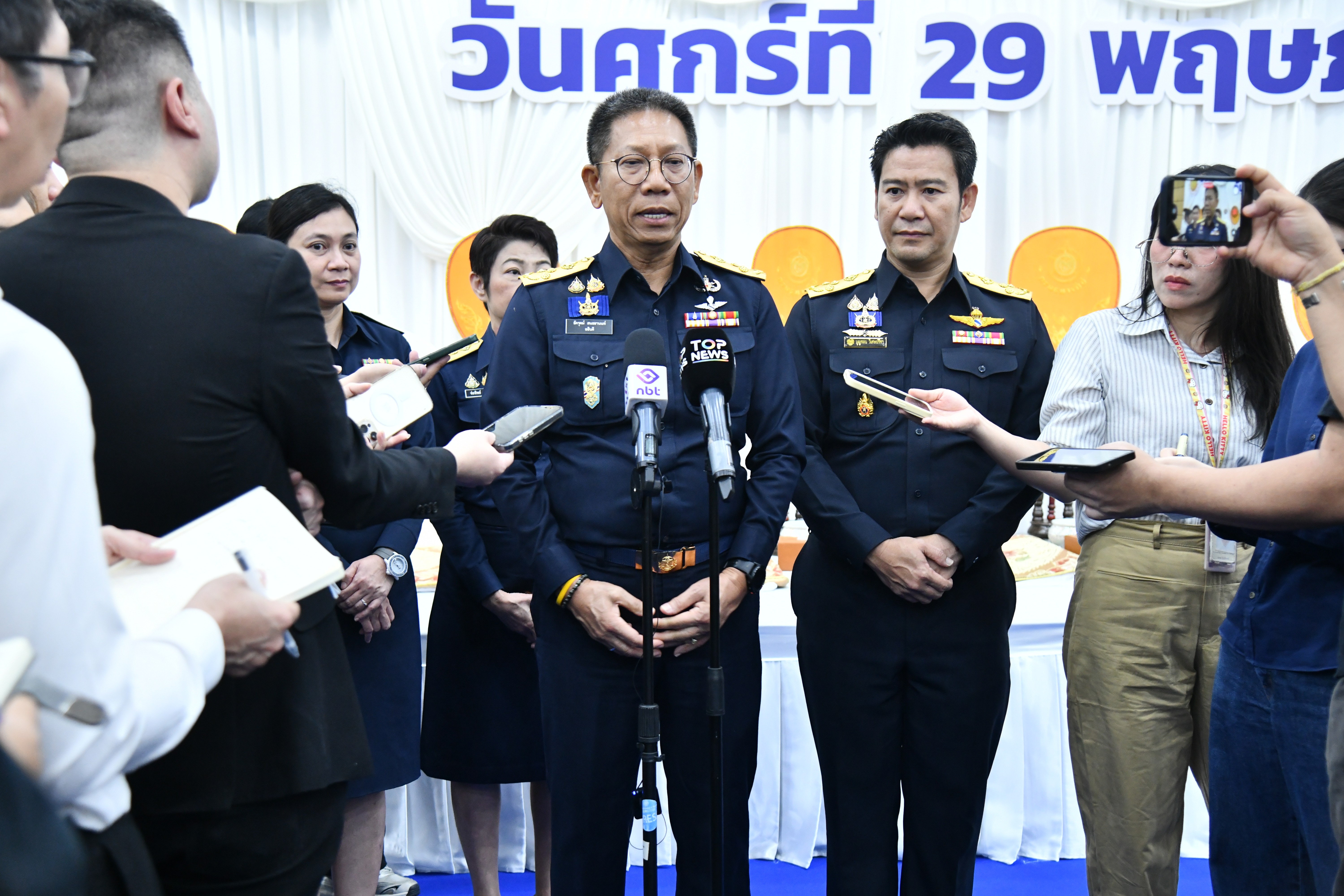 อธิบดีกรมธนารักษ์ พร้อมผู้บริหารกรมธนารักษ์ สักการะสิ่งศักดิ์สิทธิ์ประจำกรมธนารักษ์ เนื่องในโอกาสวันคล้ายวันสถาปนากรมธนารักษ์ ครบ 93 ปี