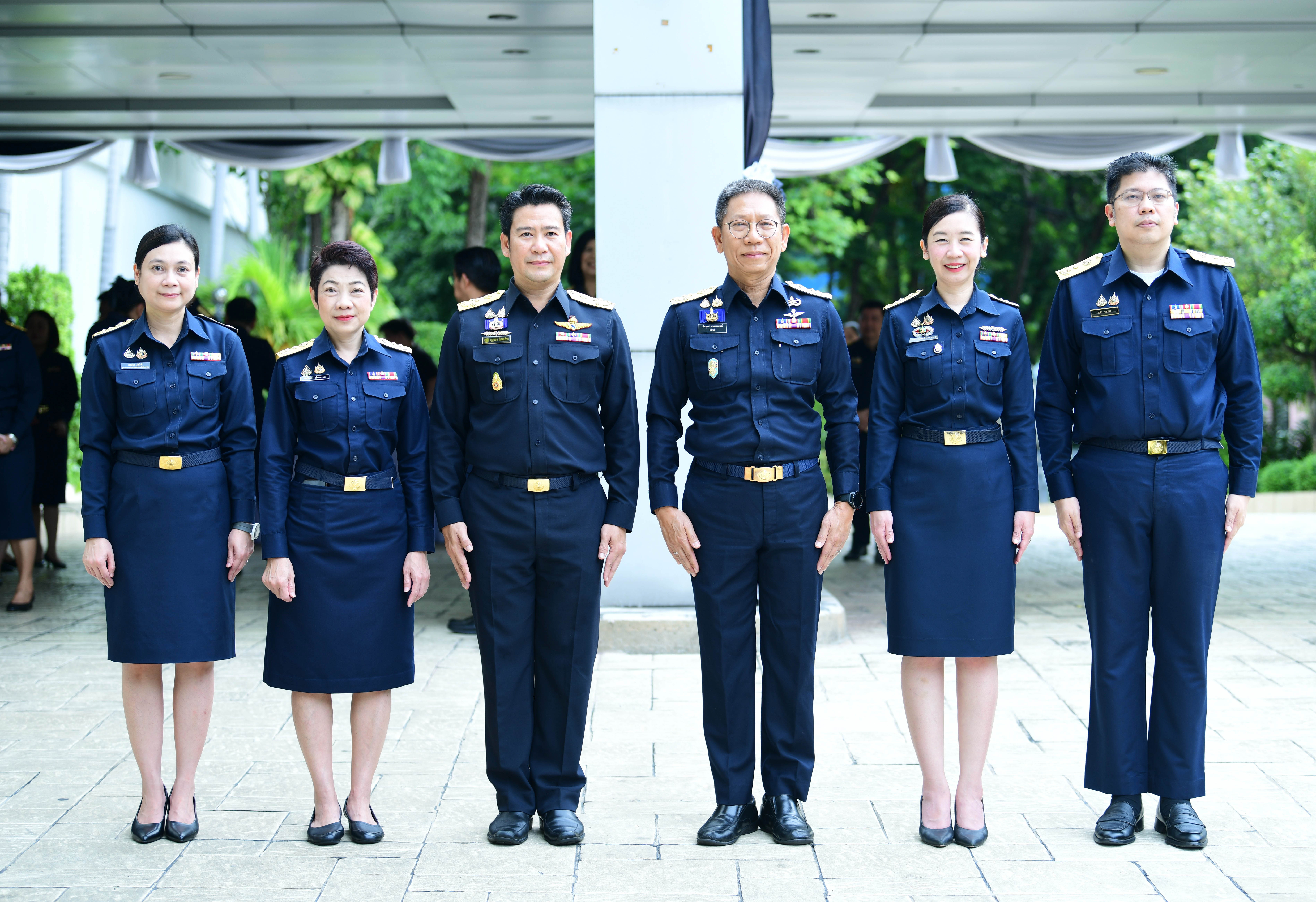 อธิบดีกรมธนารักษ์ พร้อมผู้บริหารกรมธนารักษ์ สักการะสิ่งศักดิ์สิทธิ์ประจำกรมธนารักษ์ เนื่องในโอกาสวันคล้ายวันสถาปนากรมธนารักษ์ ครบ 93 ปี